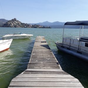 Valle de Bravo: lago, vela y pueblo